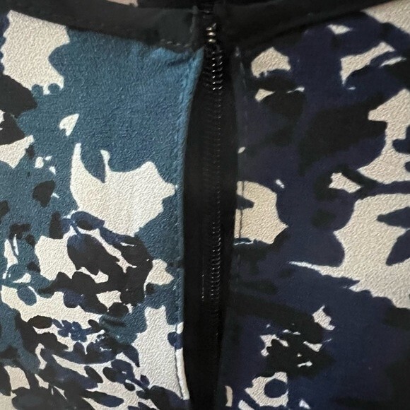 Simply Vera Wang long sleeve blue black and white print dress size small NWOT - Picture 3 of 5